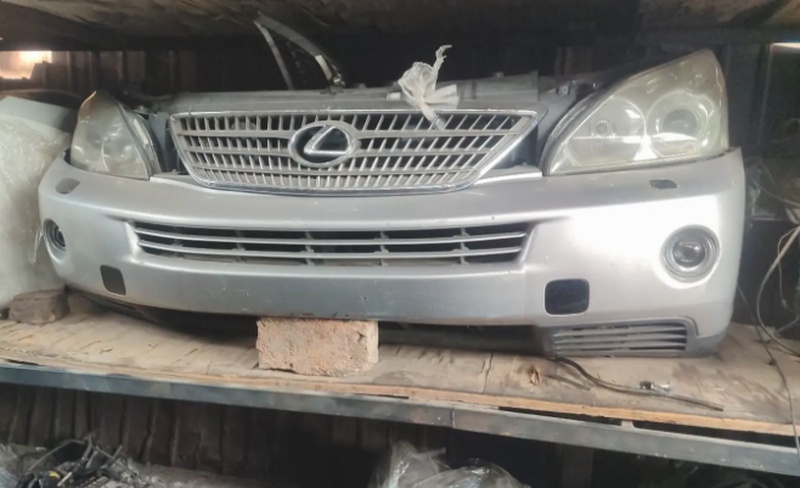 Передний Бампер от Lexus RX 400 2008